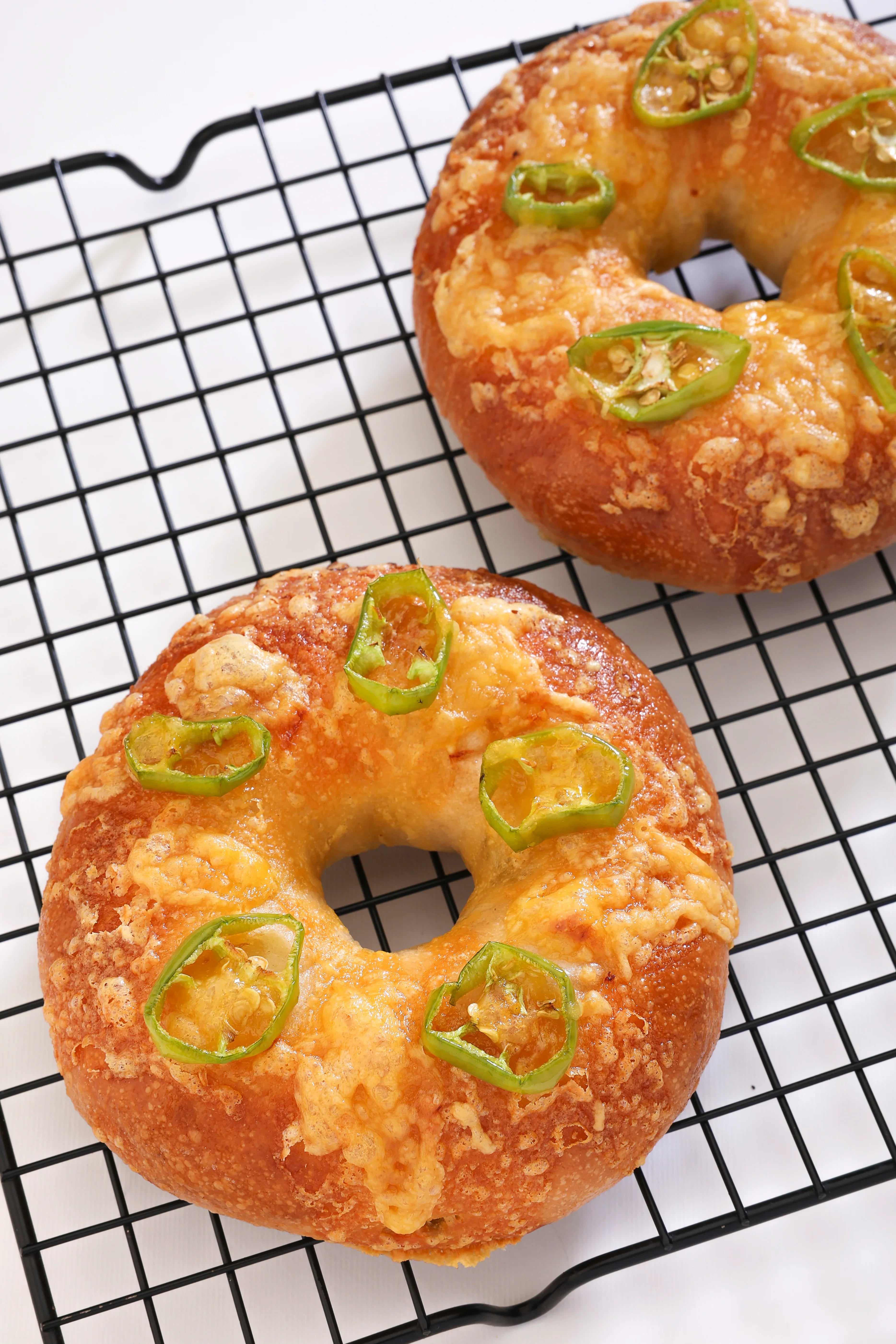 Cheddar & Jalapeño Bagel (02 Pcs)